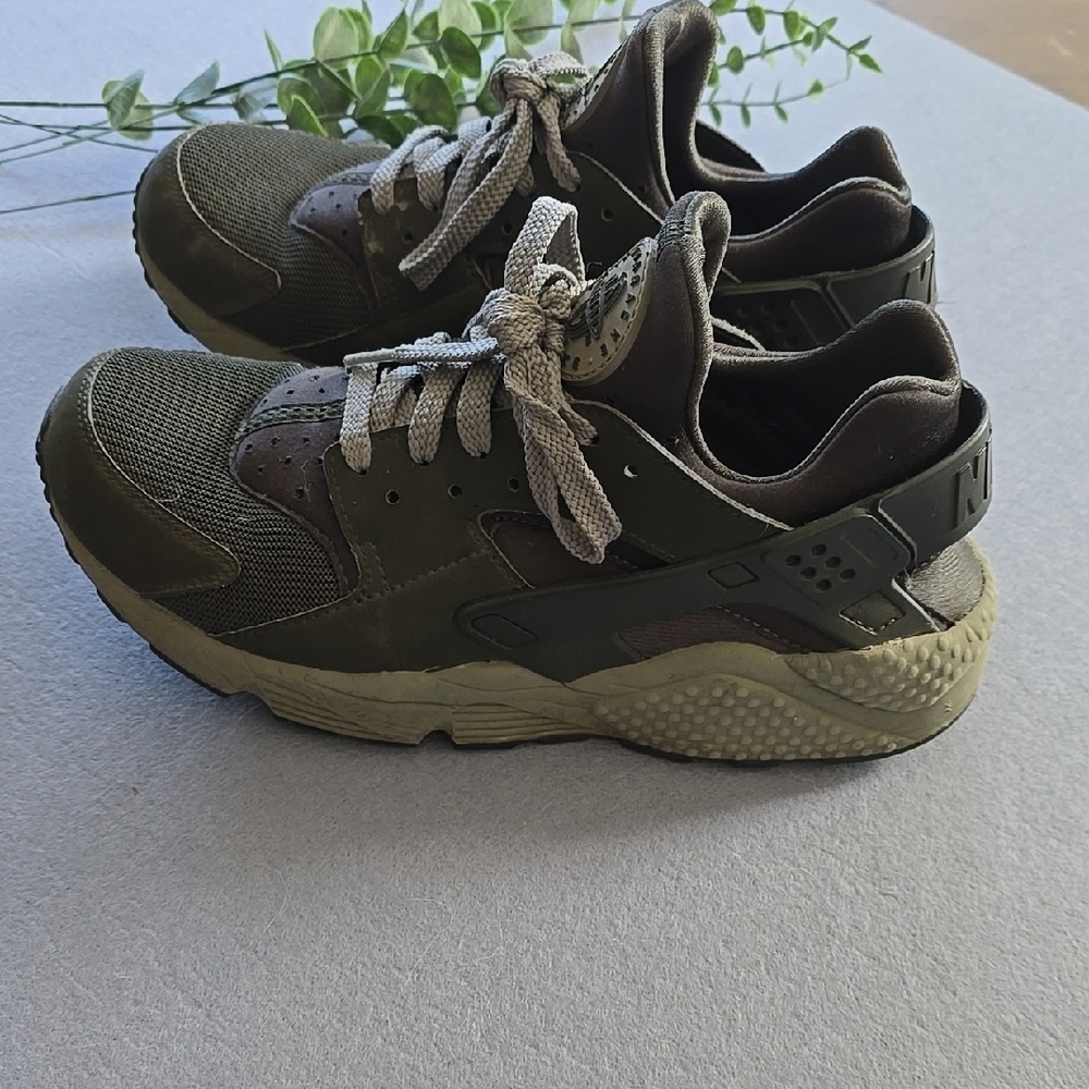 NIKE AIR HUARACHE Womens Olive and Gray Athletic Sneakers - Picture 3 of 6